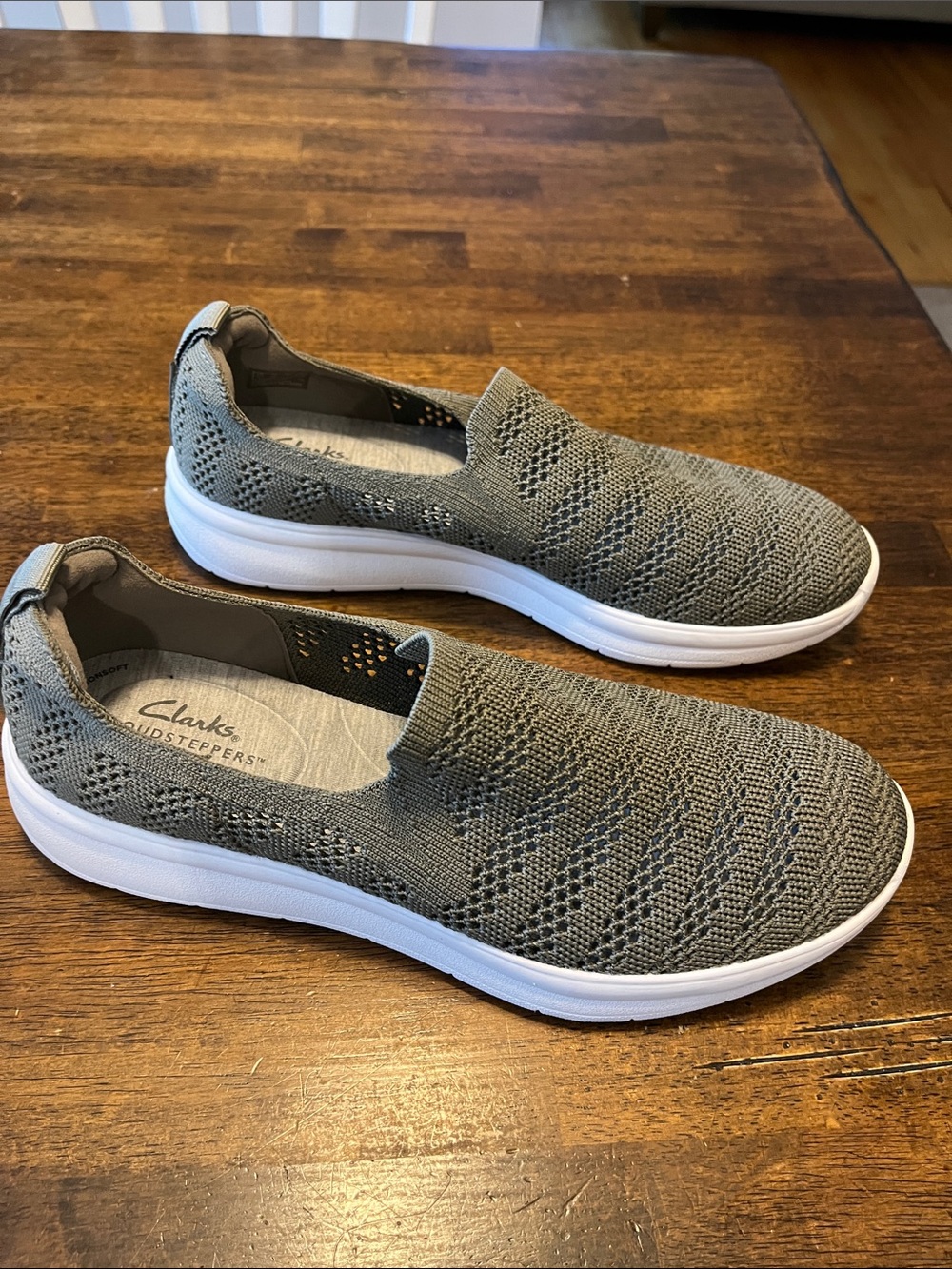 Clarks Slip-On Knit Sneakers in Olive Green with White Sole - Picture 4 of 7